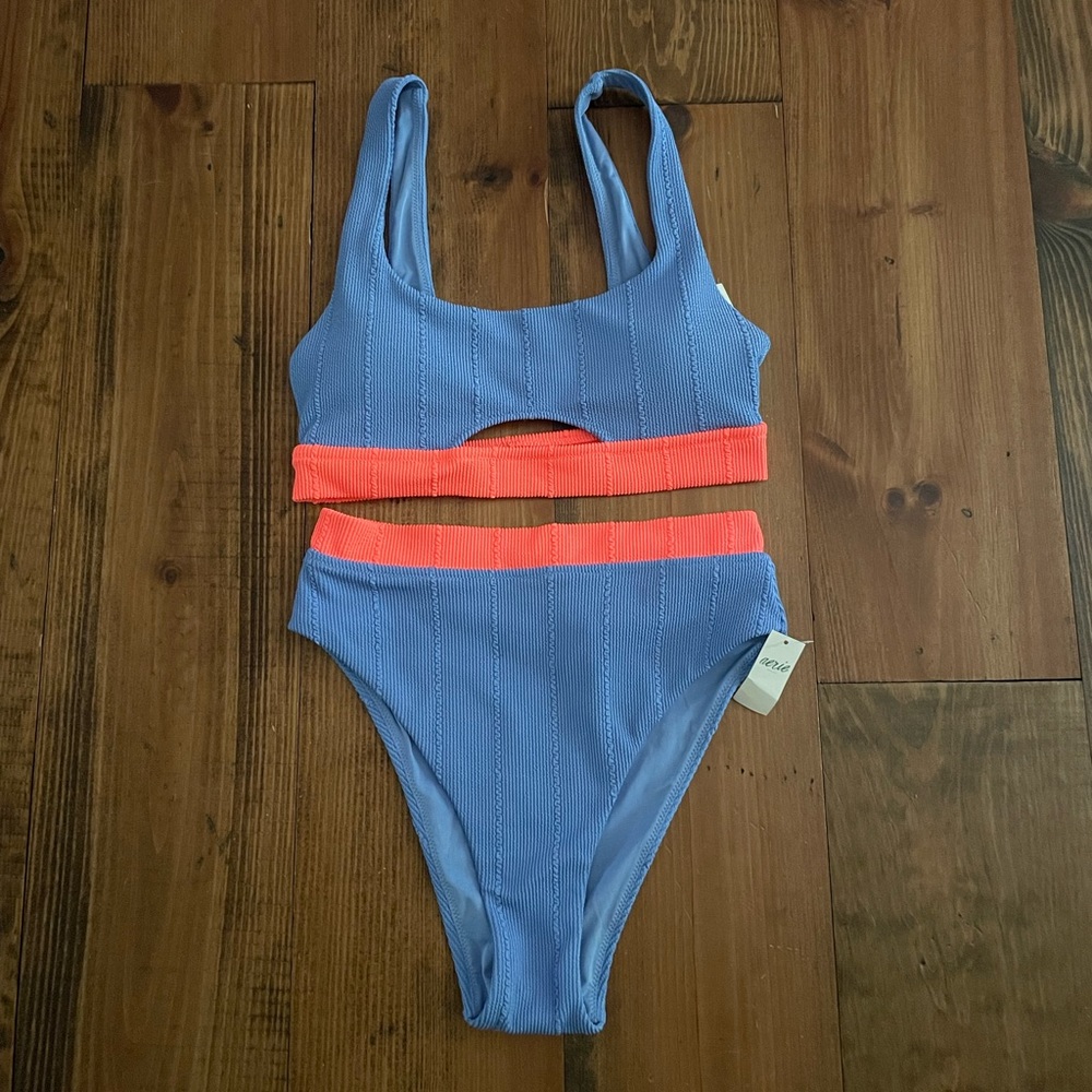 NEW WITH TAGS AERIE SWIM SIZE MEDIUM PERFECT CONDITION